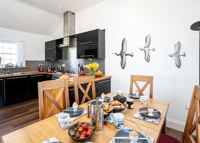 Finest Retreats - Lighthouse * Rampside