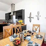 Finest Retreats - Lighthouse * Rampside