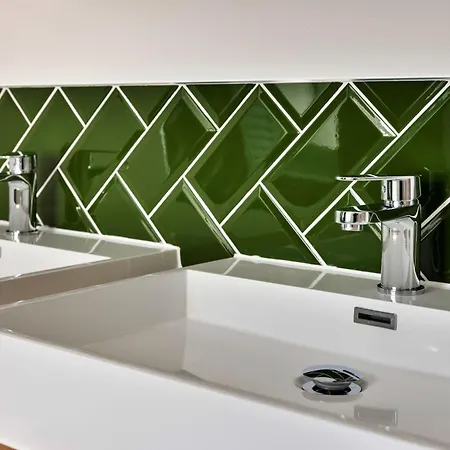 Finest Retreats - Lighthouse * Rampside